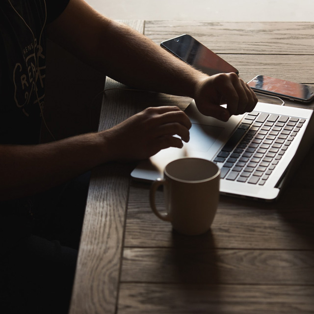 招聘市场策划总监_copy